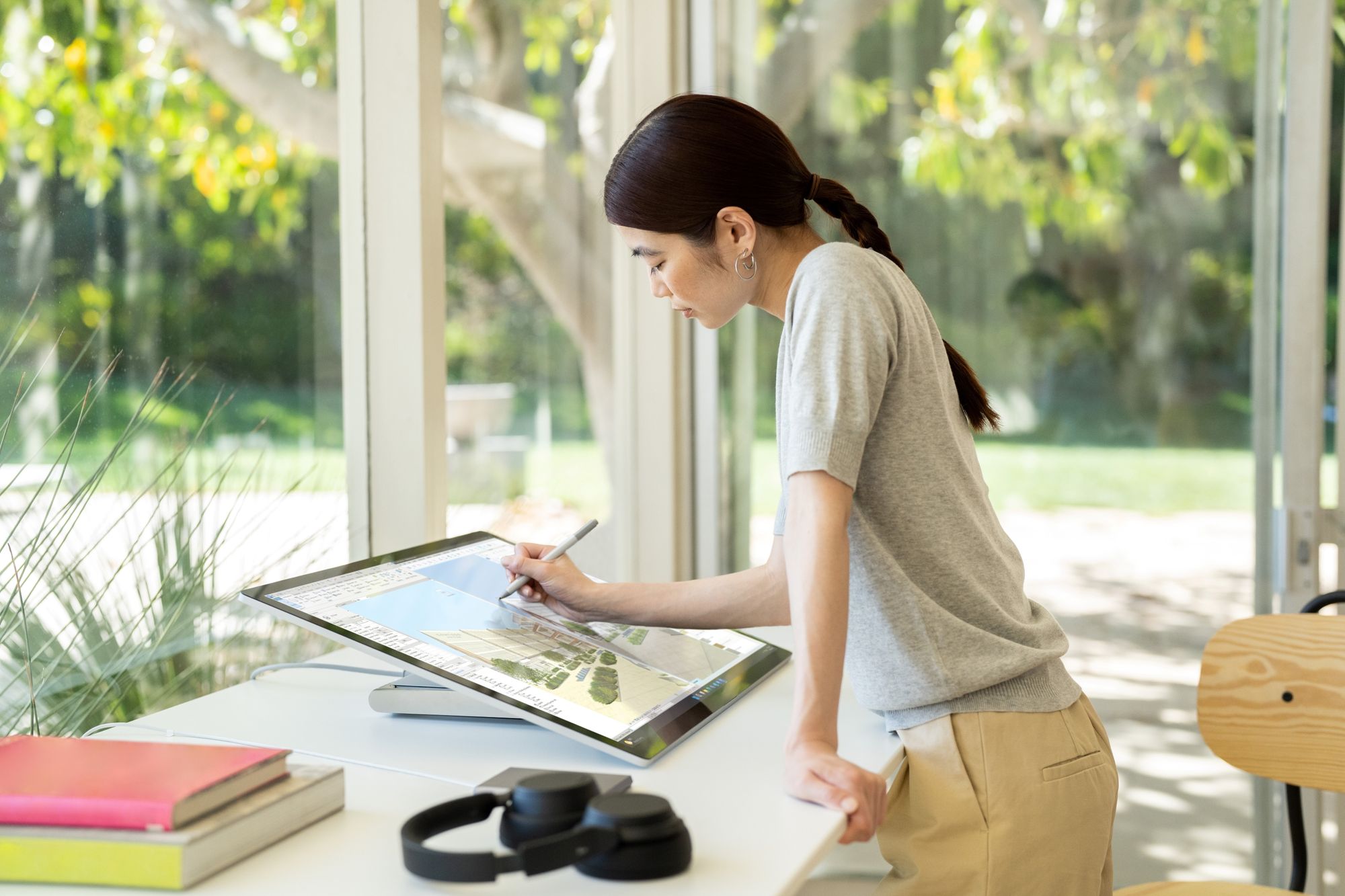 All-in-one Dynamic Desktop: Surface Studio 2+
